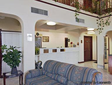 Super 8 Donna Hotel Ngoại thất bức ảnh