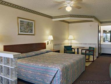Super 8 Donna Hotel Phòng bức ảnh