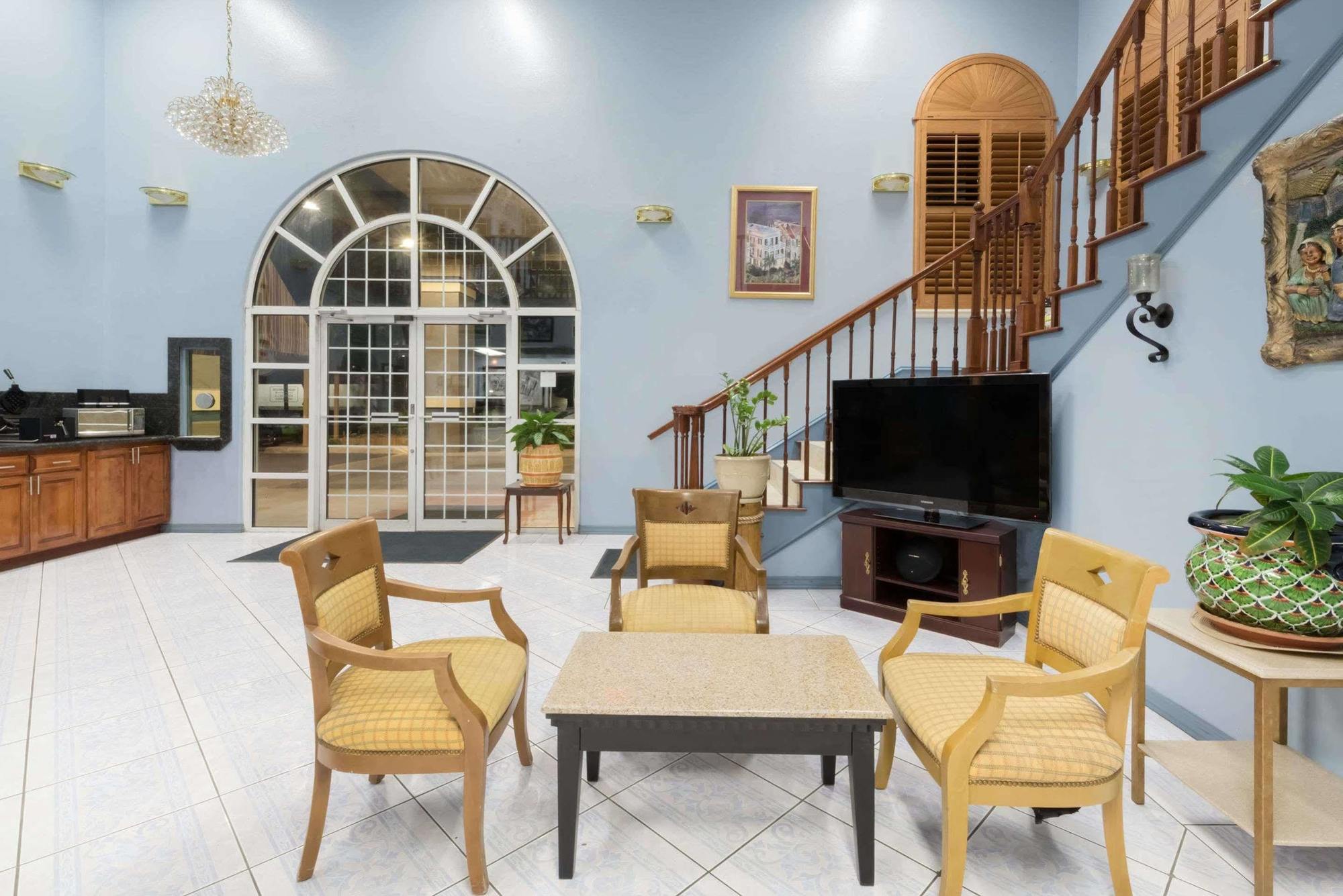 Super 8 Donna Hotel Ngoại thất bức ảnh